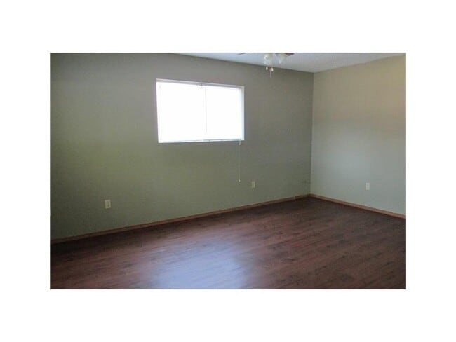 Building Photo - 202 NW J St