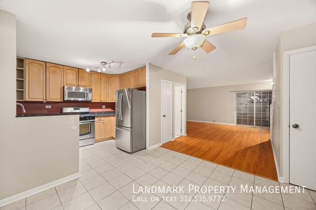 Building Photo - 824 S May St