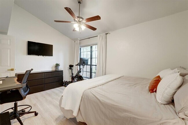 Building Photo - 4159 Steck Ave