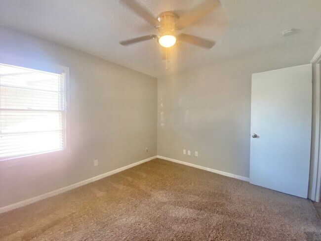 Building Photo - NOW AVAILABLE - Great 3 bedroom 2 bath nea...
