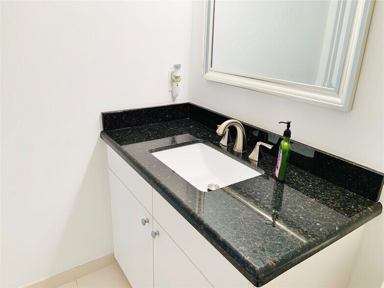 Building Photo - 1250 S Miami Ave