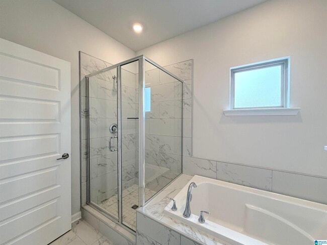 Building Photo - 4602 Hampton Glen Circle SE