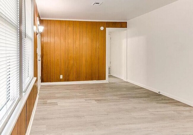 Building Photo - Charming 3 bedroom/2 bath home!
