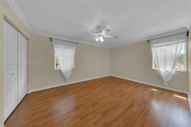 Building Photo - 307 SW 11th Ct
