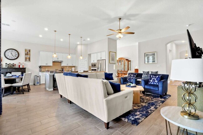 Building Photo - "Spacious 4-Bedroom Haven with 3 Full Baths in San Antonio's Charming Davis Ranch!"