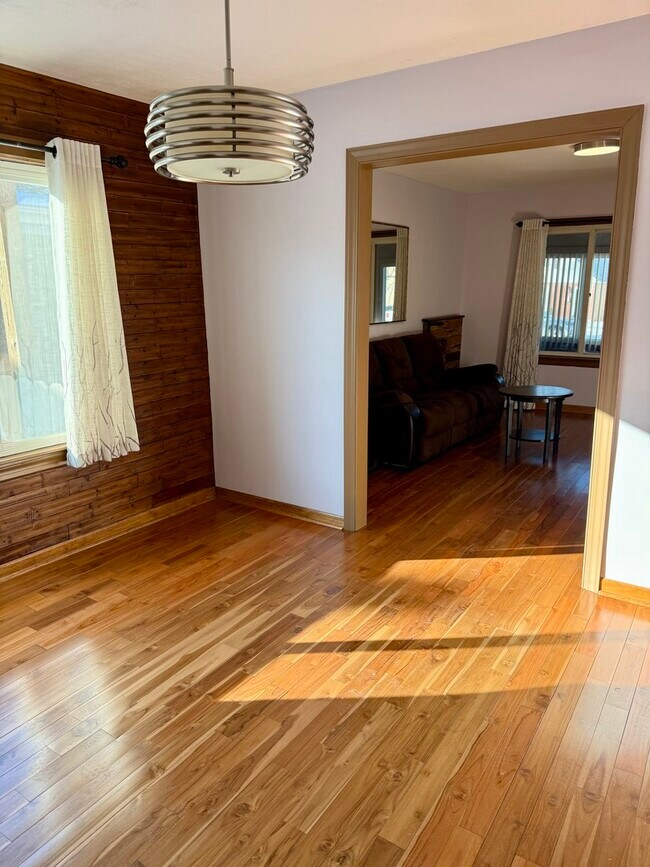 Building Photo - 3251 N Osage Ave