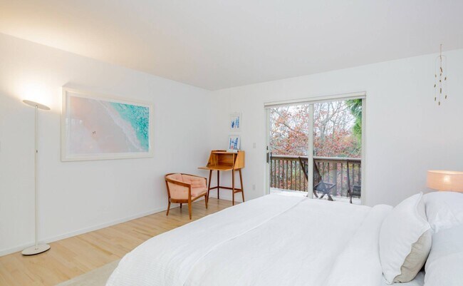 Building Photo - 94 3 Mile Harbor Hc Rd