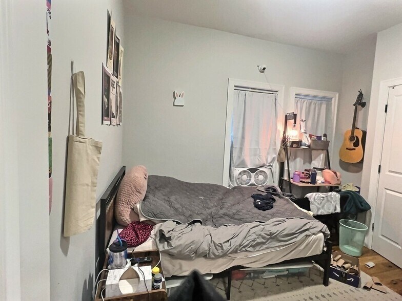 Building Photo - 255 Paris St