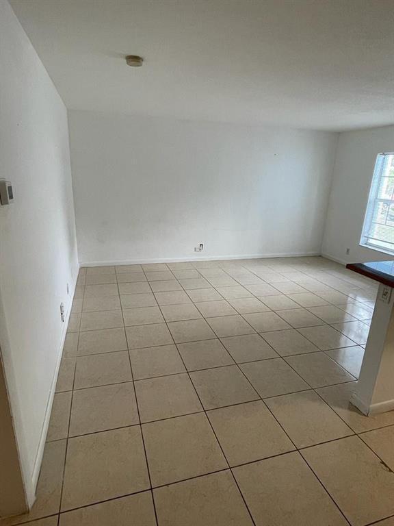 Building Photo - 4951 Wedgewood Way