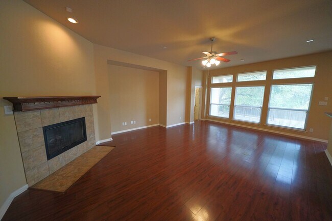 Building Photo - Beautiful Home Now Available in the Covete...