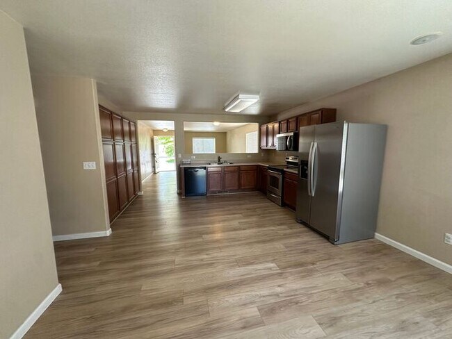 Building Photo - 7465 Hinton Dr