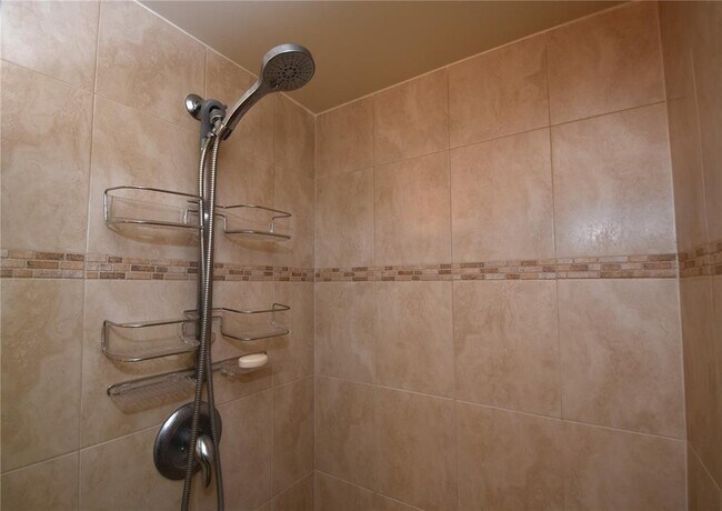 Building Photo - 400 Golden Isles Dr