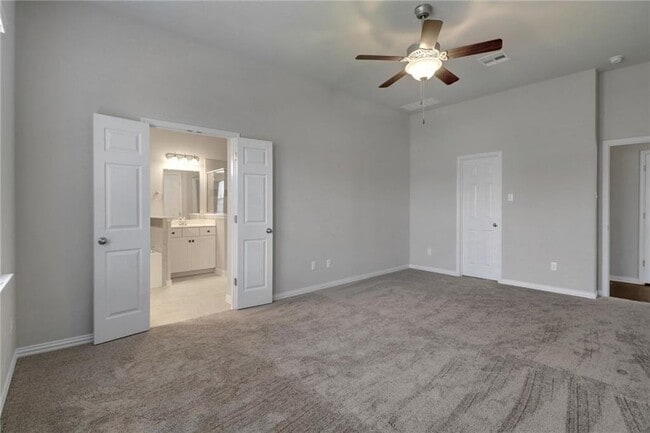 Building Photo - 624 Peregrine Way