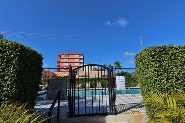 Building Photo - 31 S Golfview Rd