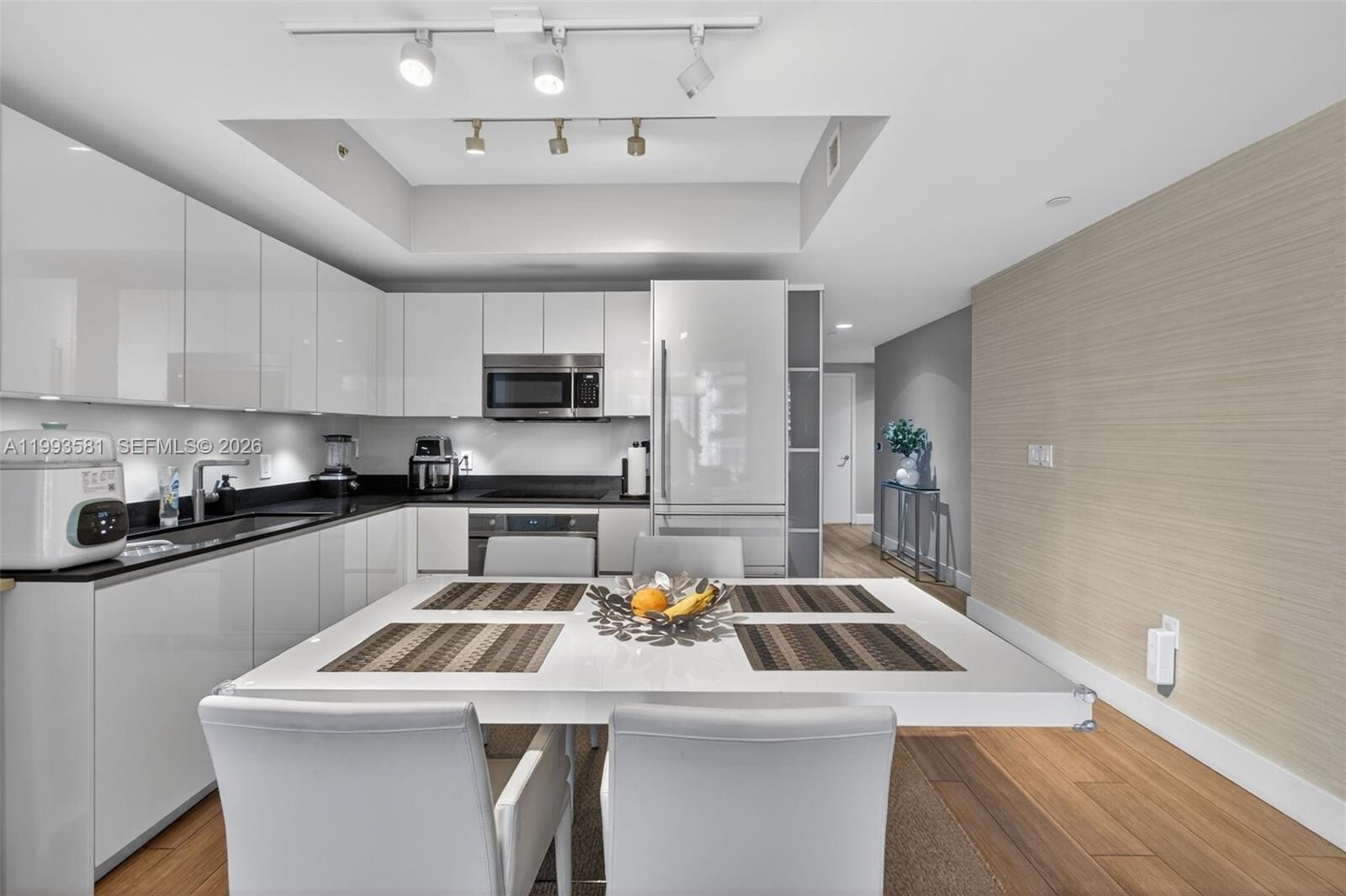 Building Photo - 1010 Brickell Ave