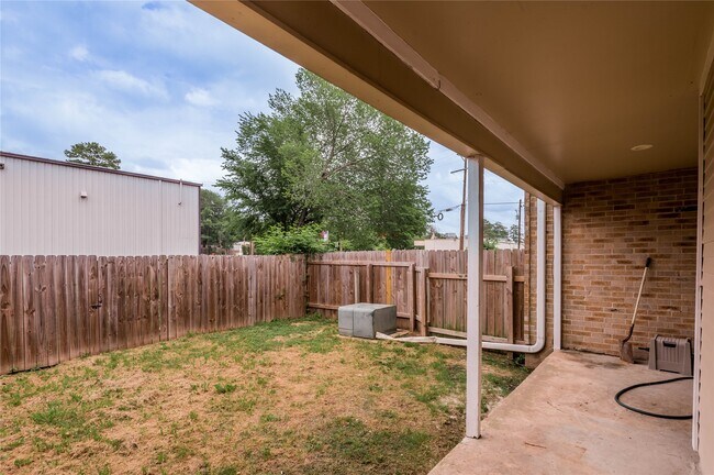 Building Photo - 111B Normal Park Dr