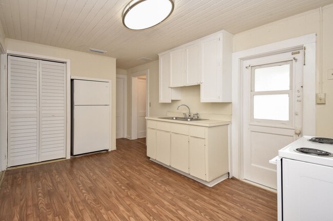 Building Photo - 517 NW 27th Ave