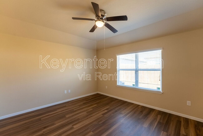 Building Photo - 5828 Roderick Dr