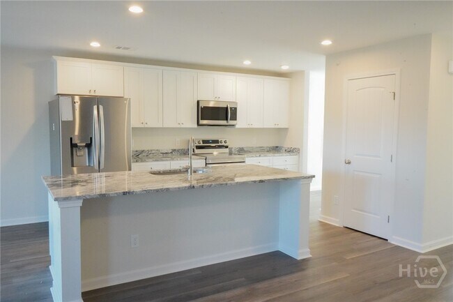 Building Photo - 270 Cromer St