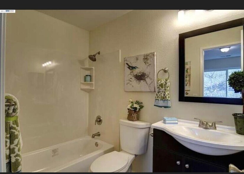 Building Photo - 2118 Alexander Way