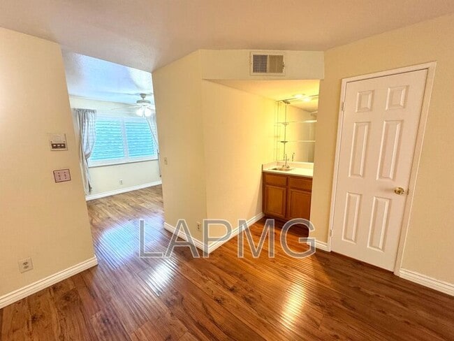 Building Photo - 12251 Moorpark St