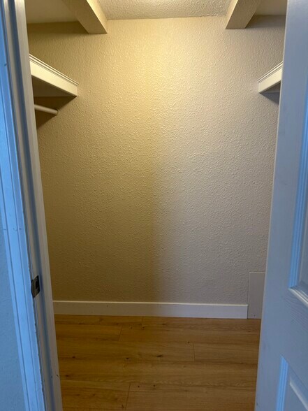 Walk-in closet - 9867 E Peakview Ave