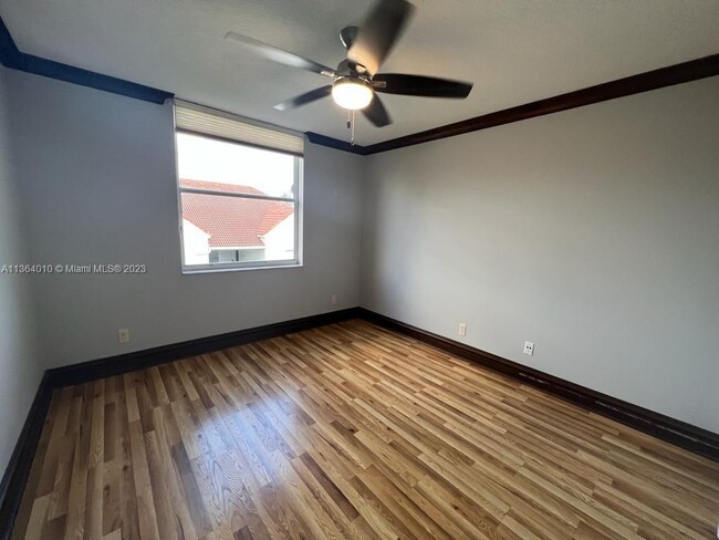 Building Photo - 649 E Sheridan St