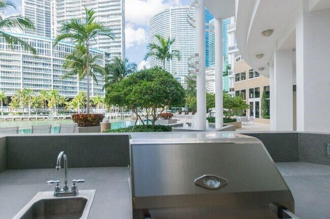 Building Photo - 901 Brickell Key Blvd