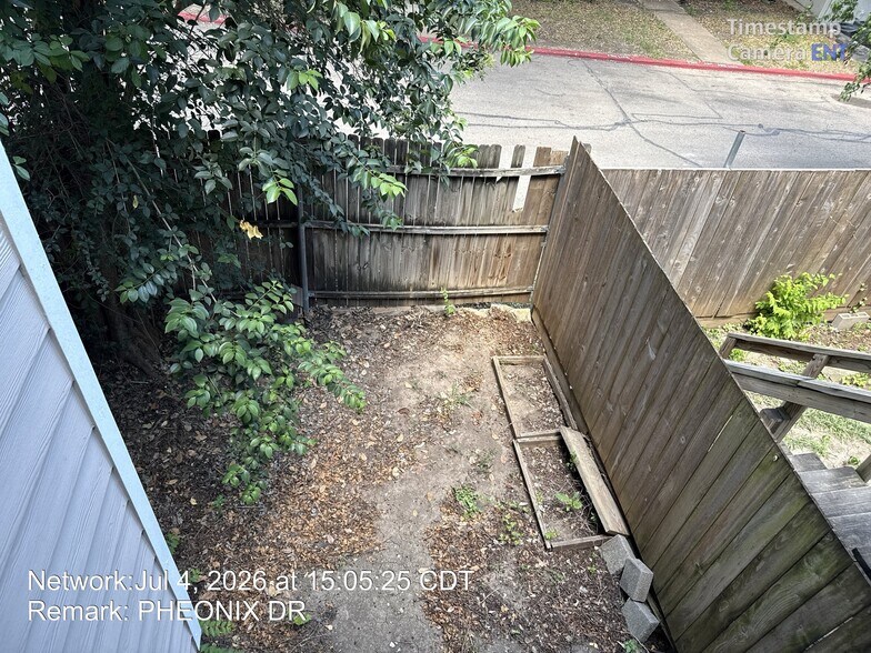 Building Photo - 5815 Phoenix Dr