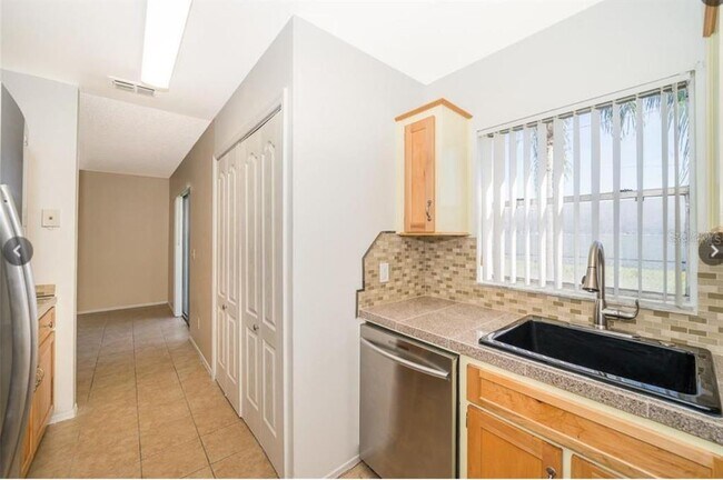 Building Photo - 4261 Pershing Pointe Pl