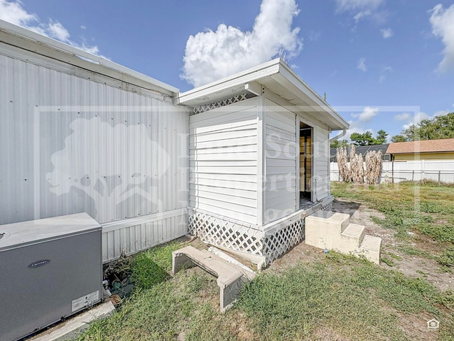 Building Photo - 1175 Meadow Lawn Street