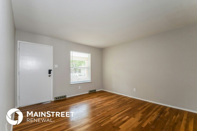 Building Photo - 1095 Cedar Pl