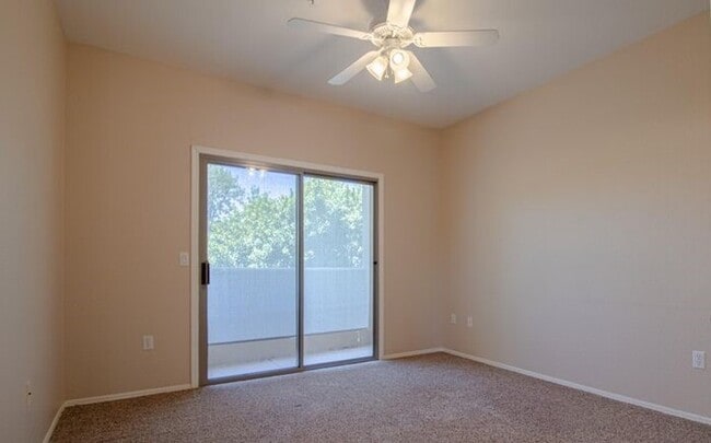 Building Photo - Gorgeous 2/2.5 condo for rent in Scottsdale.