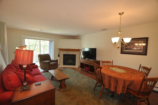 Building Photo - 181 Riverside Townhouses Rd