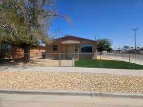 Building Photo - 4821 Flower Dr