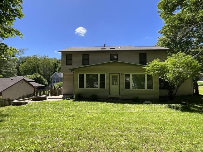 Building Photo - 2020 Greenbrier Dr