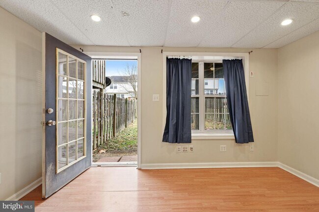 Building Photo - 321 Copperfield Ln