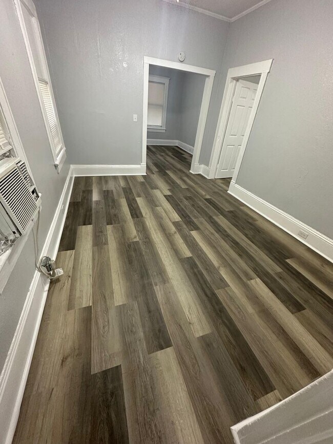 Building Photo - Fully Renovated 2/1 -Single Family Availab...