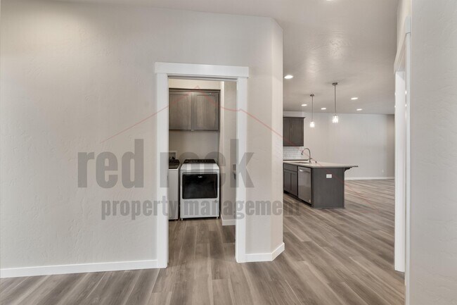 Building Photo - 1328 N Tschirley St