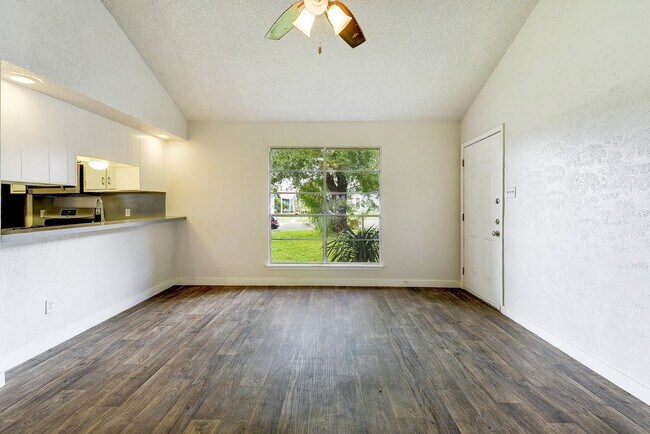 Building Photo - 10505 Little Pebble Dr