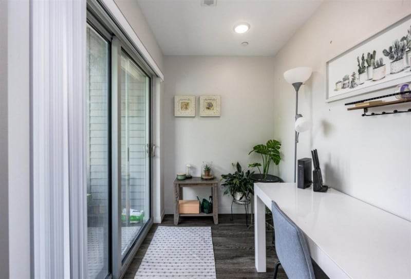 Building Photo - 527 S Dubuque St