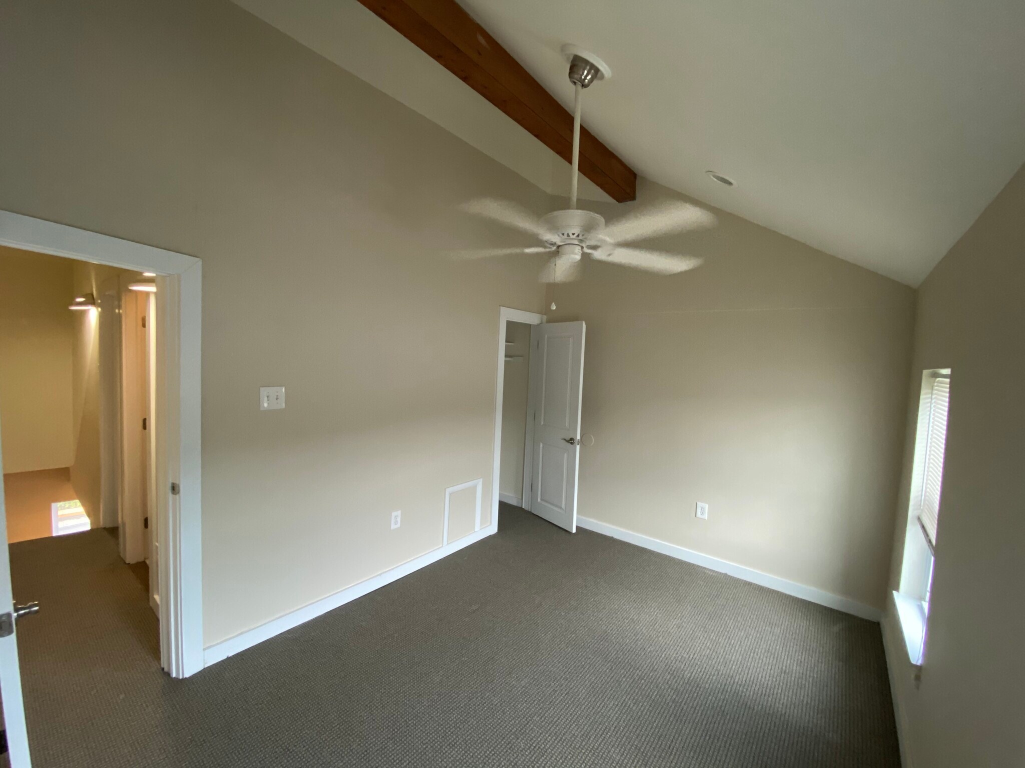 Building Photo - 218 E Elm St