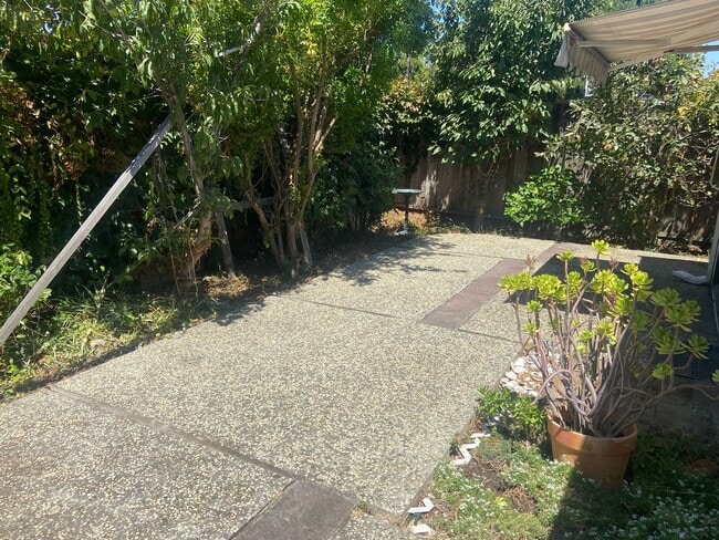 Building Photo - $3,195 - BEAUTIFULLY TWO BEDROOM TOWN HOME...