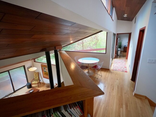 Building Photo - 8/1 Mid Century Modern Private House Bordering Frick Park. 1 of a kind.