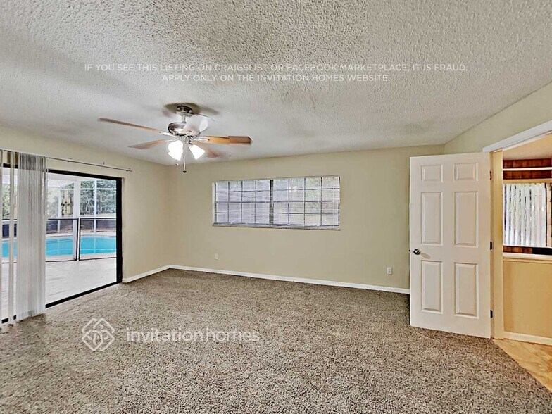 Building Photo - 216 Thistlewood Cir