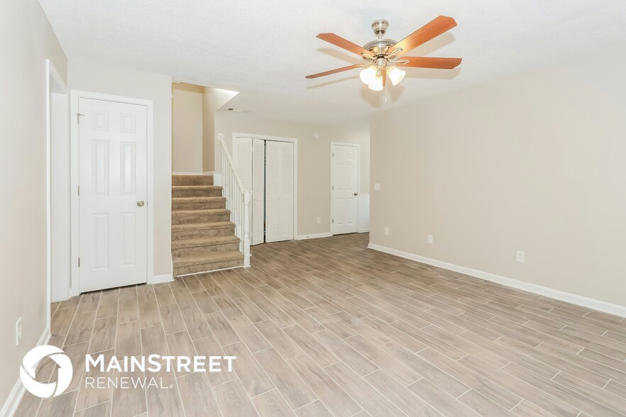 Building Photo - 170 Woodcrest Dr