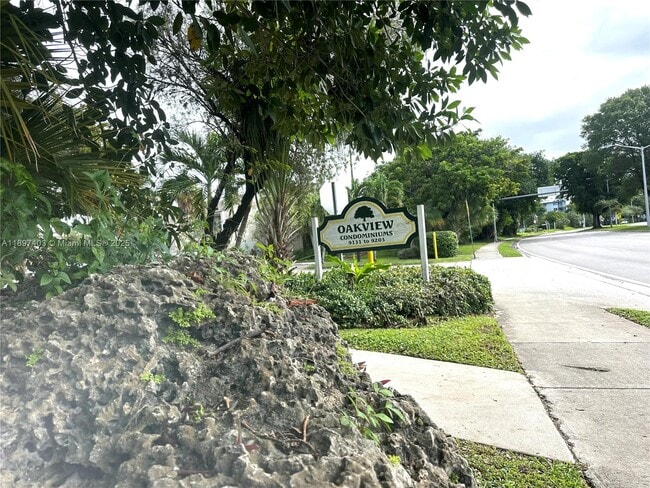 Building Photo - 9203 Fontainebleau Blvd