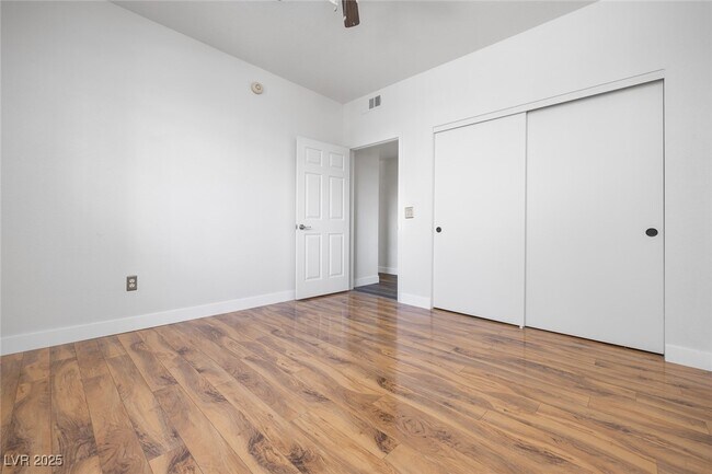 Building Photo - 1830 N Buffalo Dr