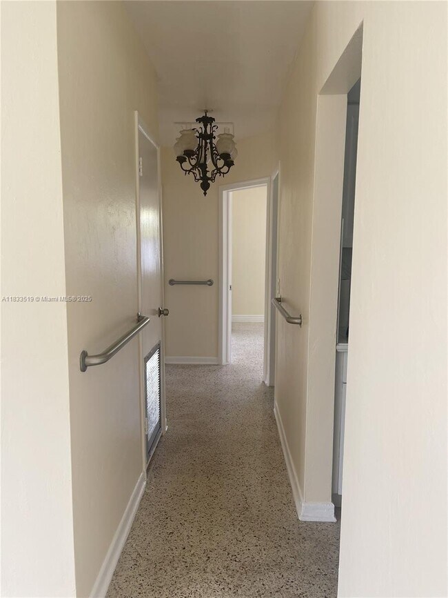 Building Photo - 10500 NW 28th Ct