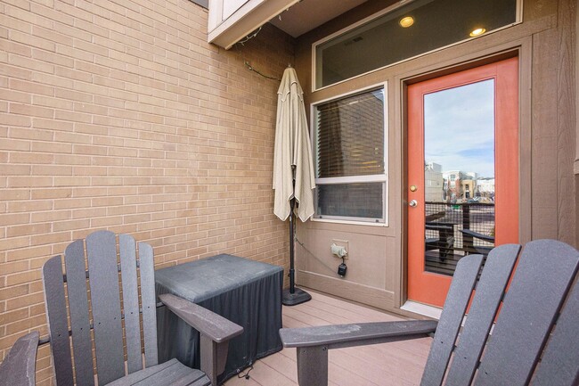 Building Photo - Beautiful Townhouse in Denver's Central Park